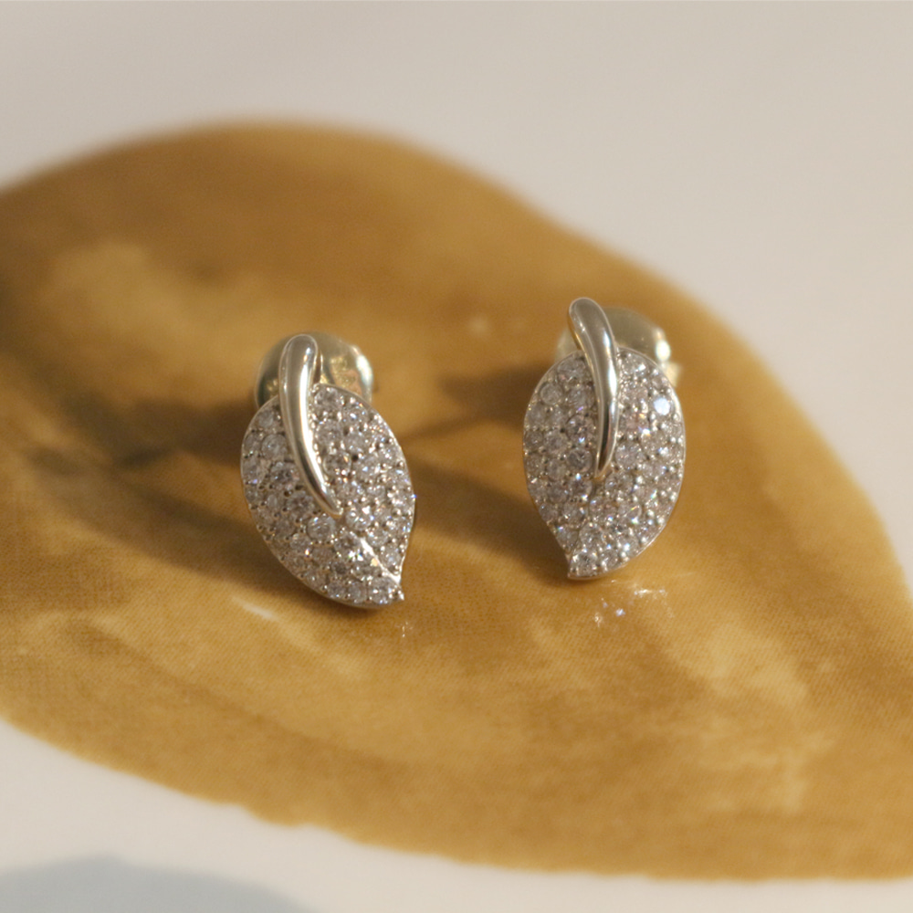 14K 귀여운 나뭇잎 다이아몬드 귀걸이